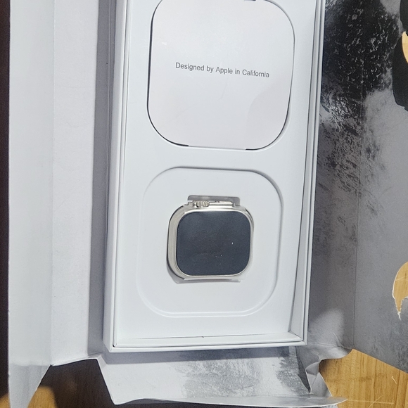 Apple Watch Ultra 2 49mm - Picture 2 of 4